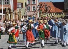 mit Herz und Seele dabei- die Kinder beim Schäfertanz